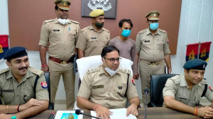 पुलिस ने सुलझाई डबल मर्डर की गुत्थी, आरोपी को हरिद्वार से किया गिरफ्तार।